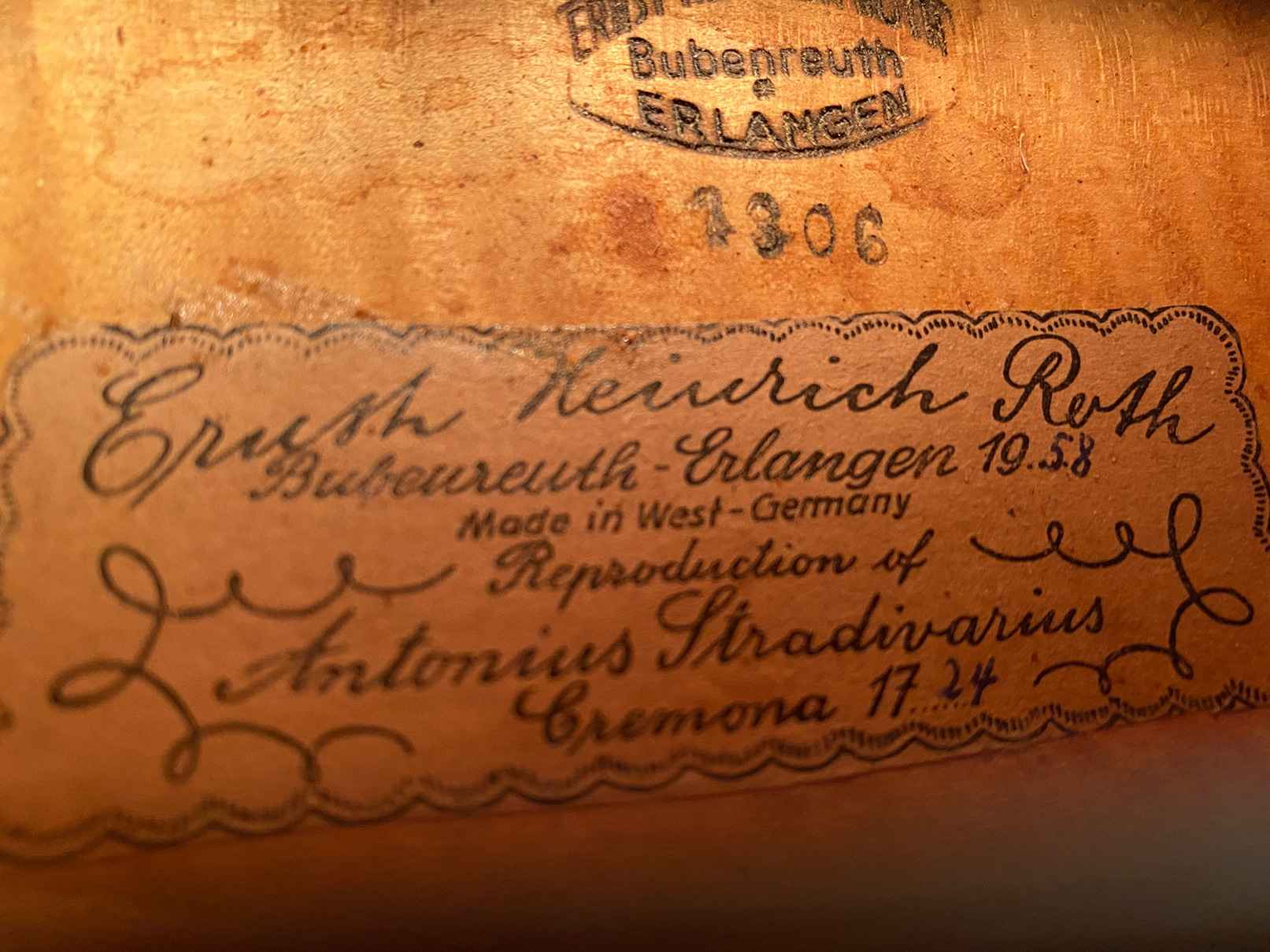 Viola by Ernst Heinrich Roth, 1958 (41.9 cm)